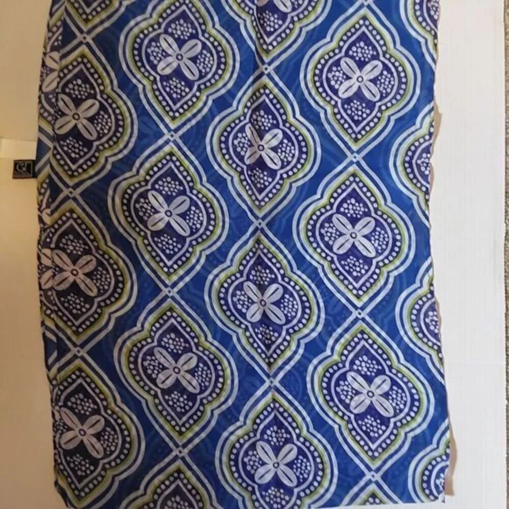 NWT G! Womens Beautiful Infinity Polyester Scarf, Colors of Blue,‎ White & Green
